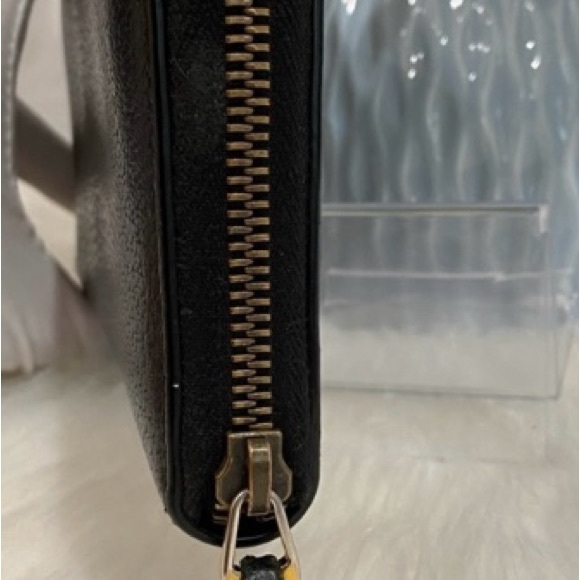 Authentic Gucci black leather zip around wallet - offers welcome - Picture 3 of 5